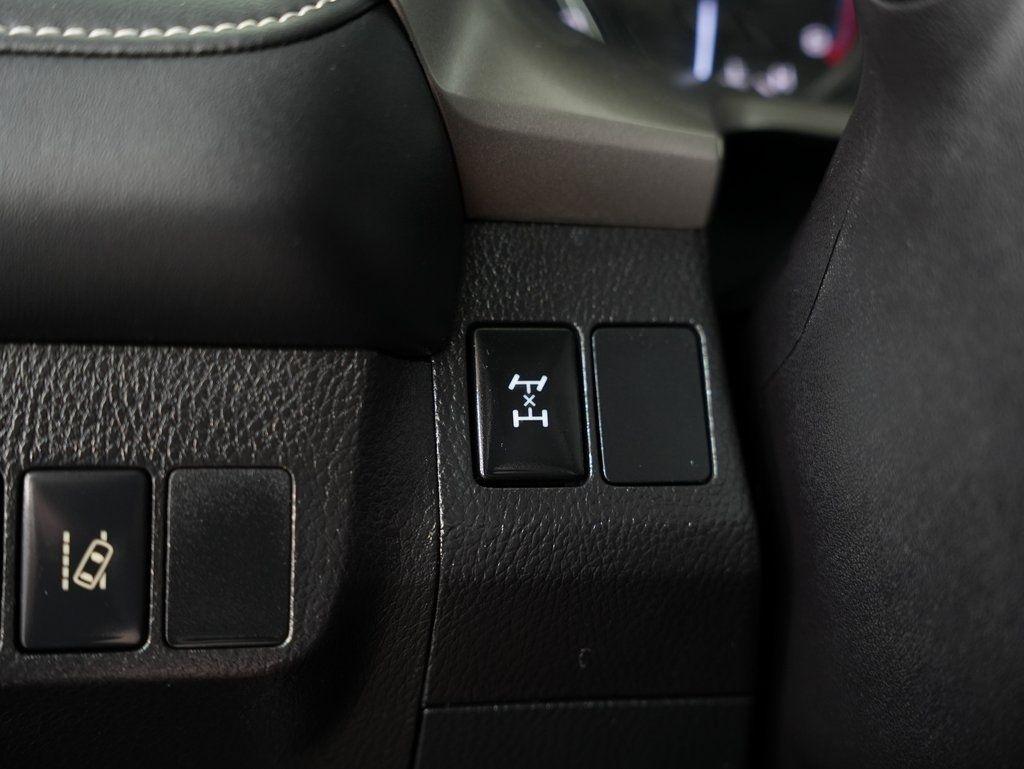 Toyota RAV4 XLE AWD (Natl) 2017