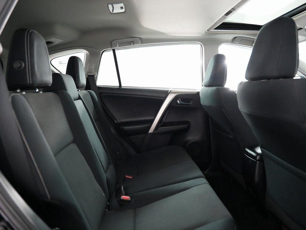 Toyota RAV4 XLE AWD (Natl) 2017