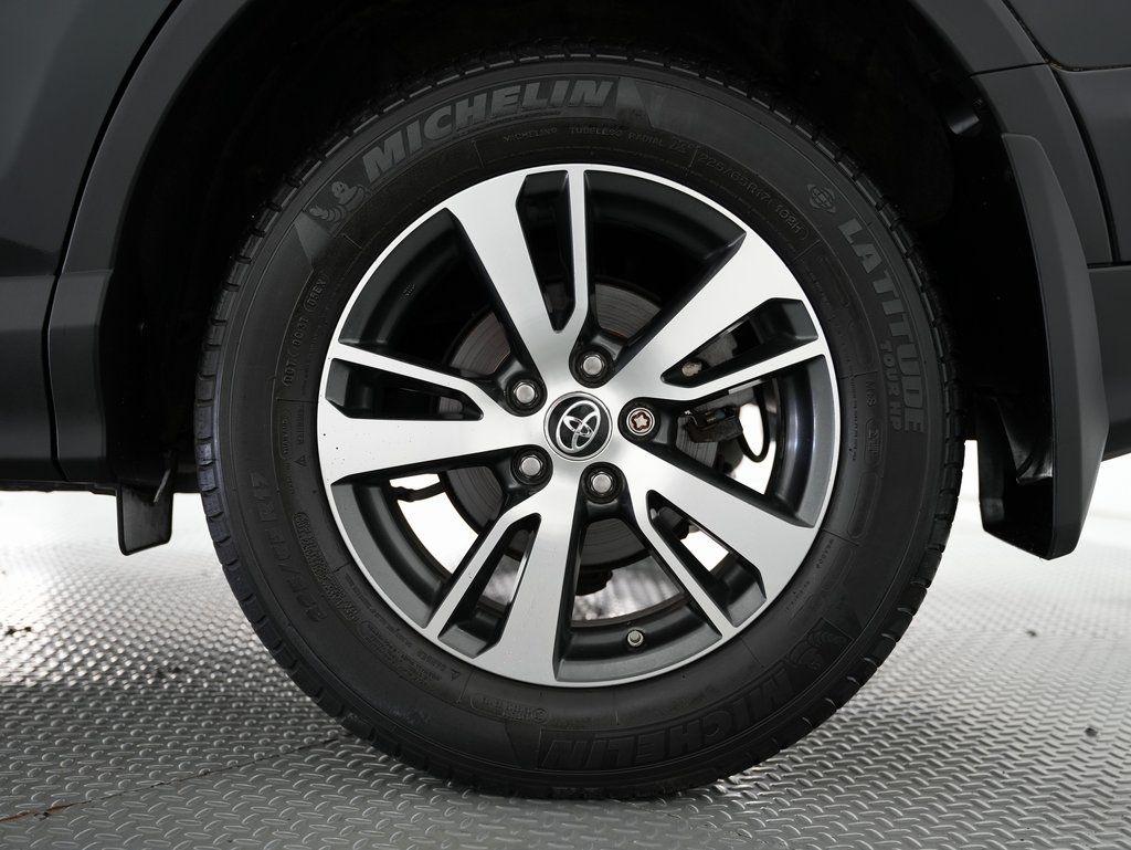 Toyota RAV4 XLE AWD (Natl) 2017