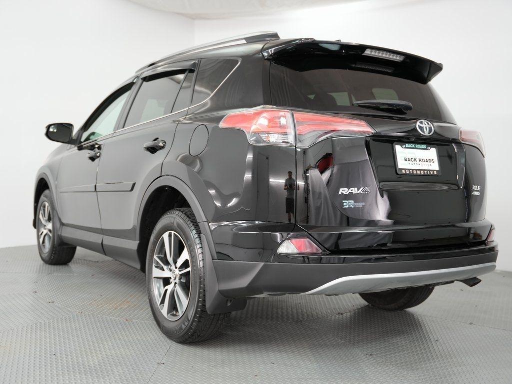 Toyota RAV4 XLE AWD (Natl) 2017