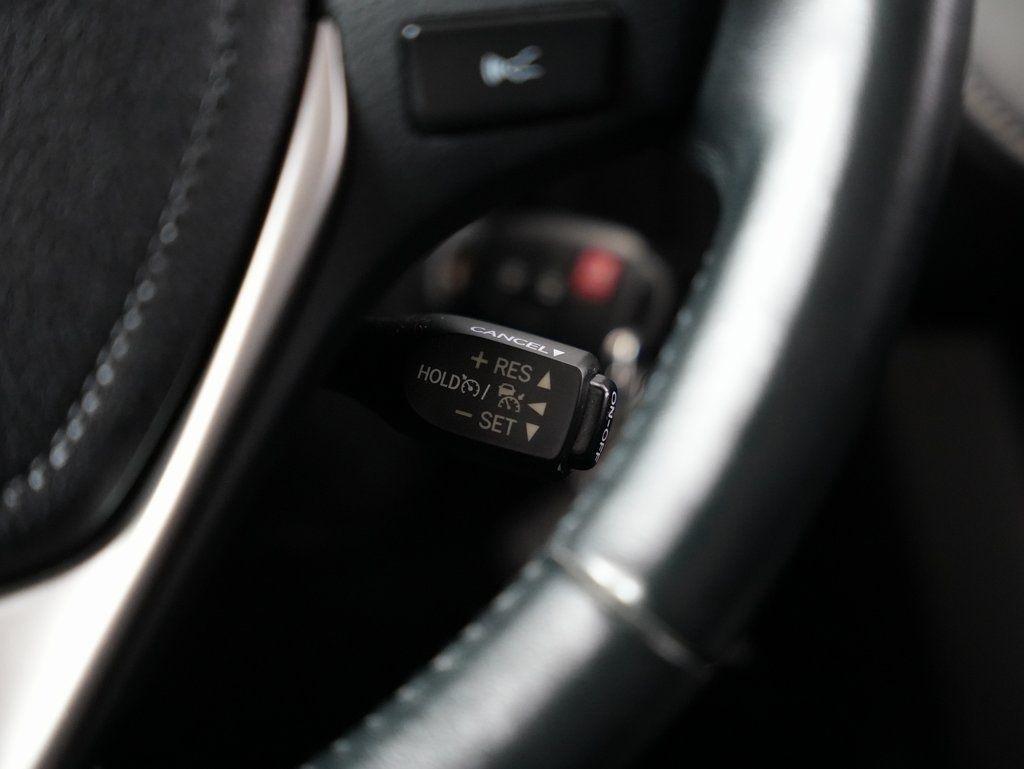 Toyota RAV4 XLE AWD (Natl) 2017