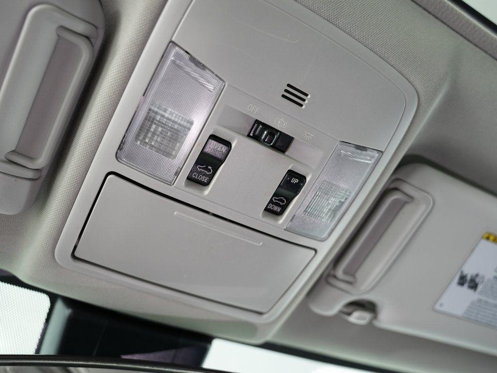 Toyota RAV4 XLE AWD (Natl) 2017