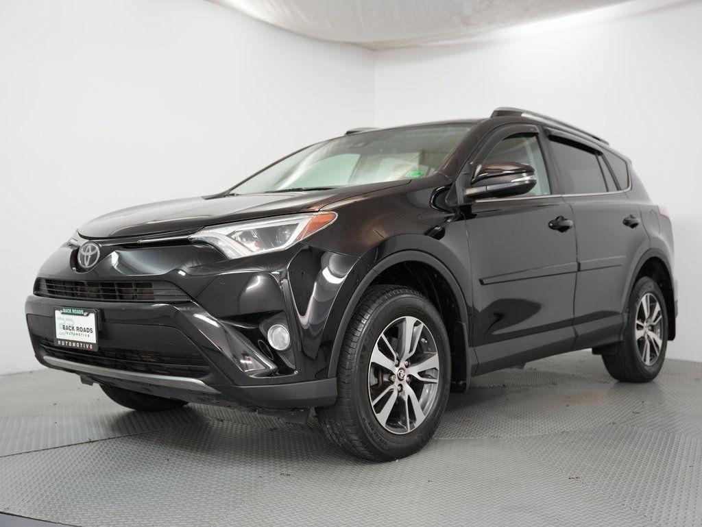 Toyota RAV4 XLE AWD (Natl) 2017