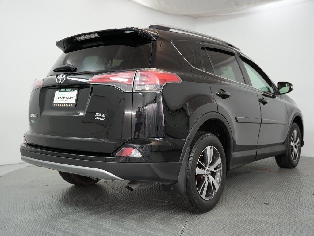 Toyota RAV4 XLE AWD (Natl) 2017