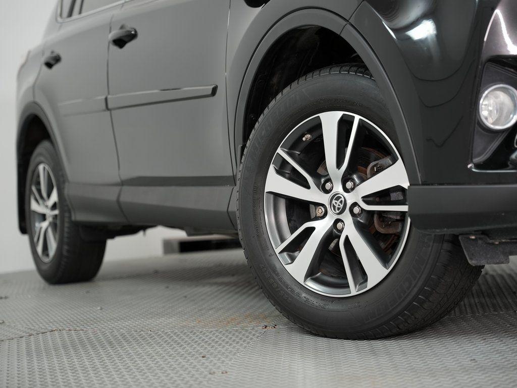 Toyota RAV4 XLE AWD (Natl) 2017