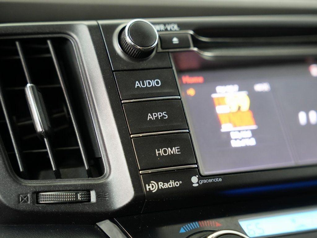 Toyota RAV4 XLE AWD (Natl) 2017