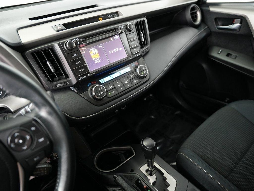 Toyota RAV4 XLE AWD (Natl) 2017