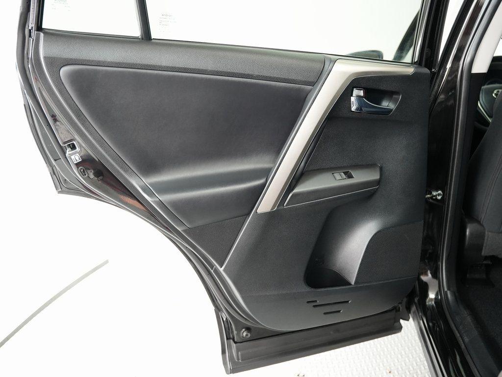 Toyota RAV4 XLE AWD (Natl) 2017