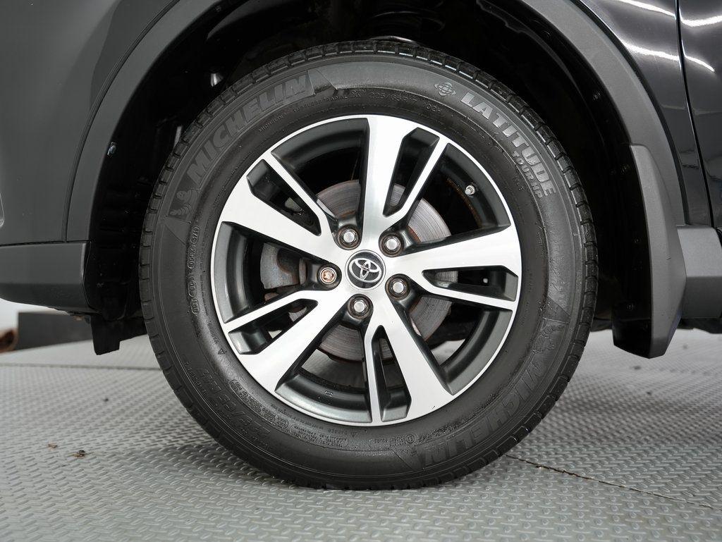 Toyota RAV4 XLE AWD (Natl) 2017