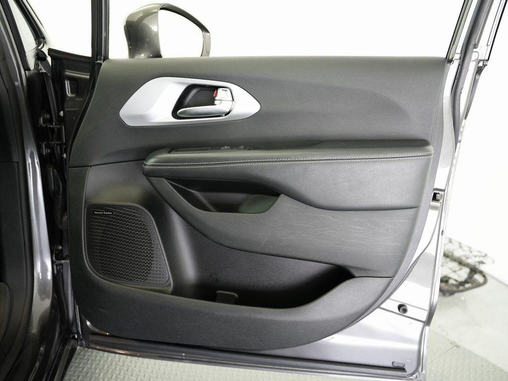 Chrysler Pacifica Hybrid Limited FWD 2019