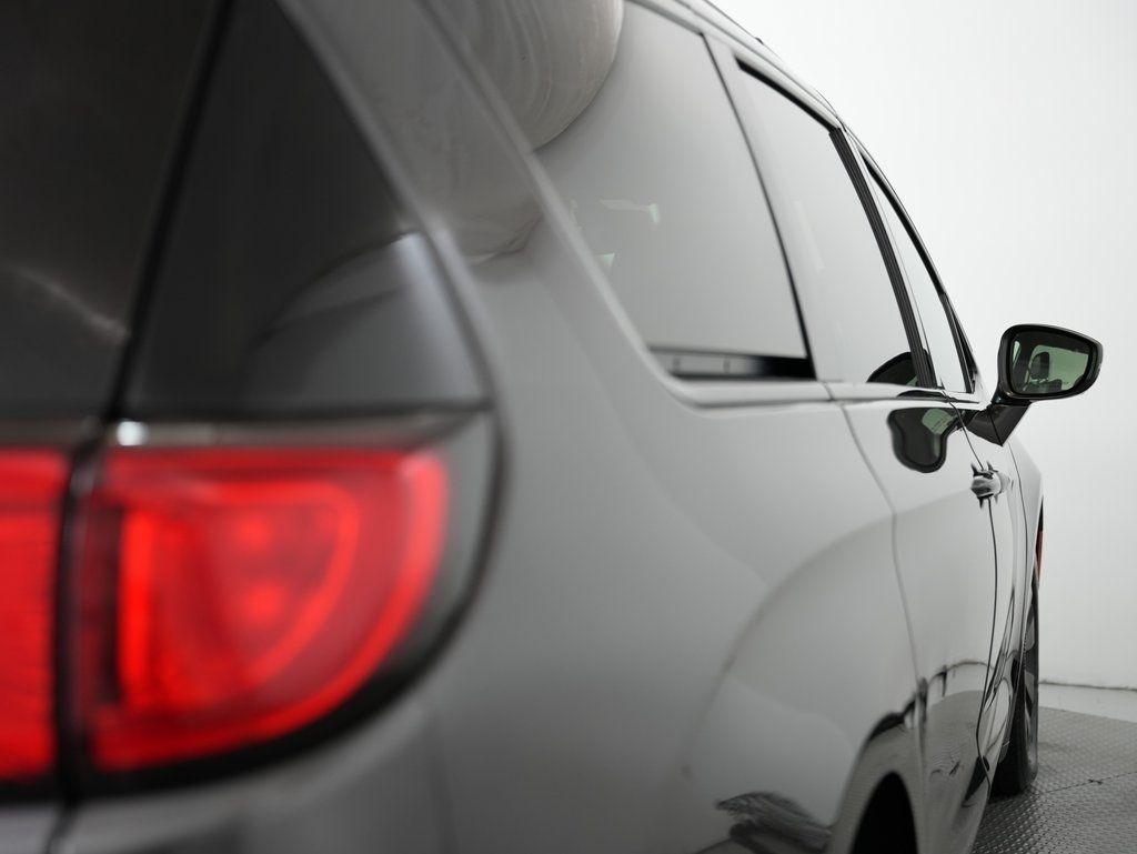 Chrysler Pacifica Hybrid Limited FWD 2019