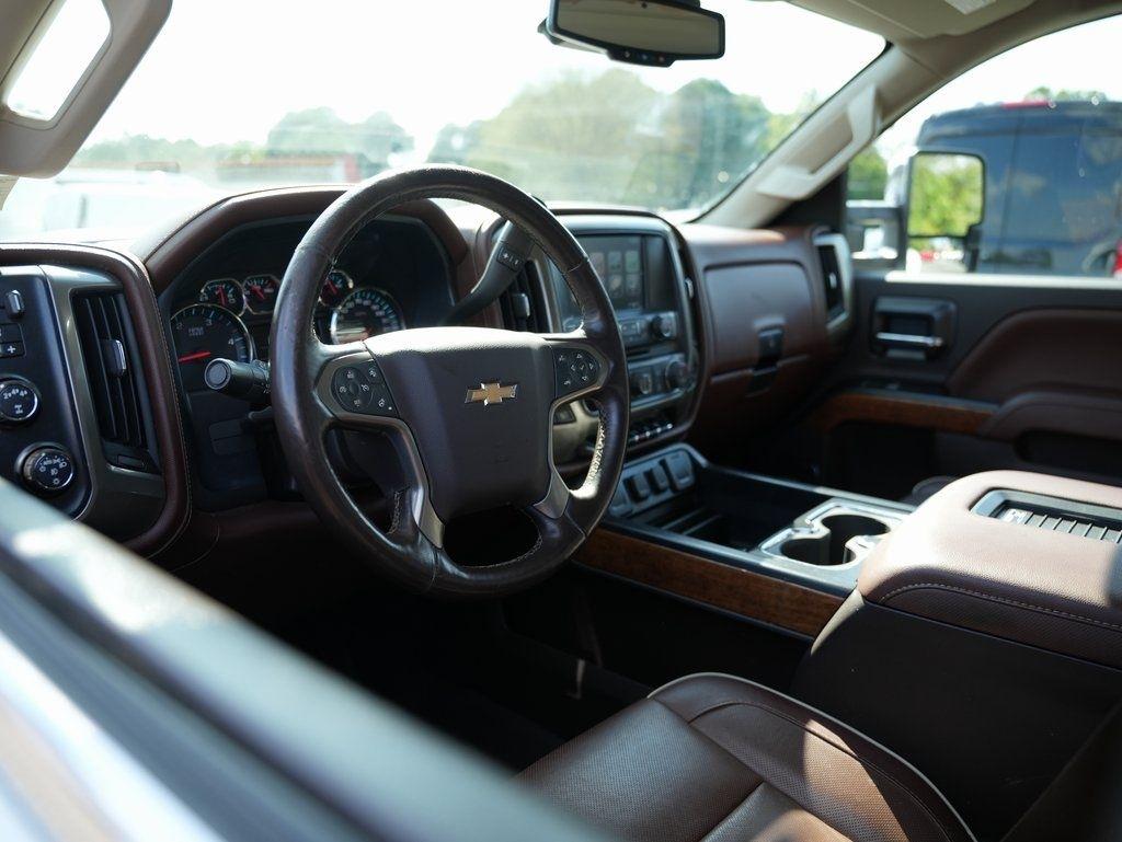 Chevrolet Silverado 3500HD 4WD Crew Cab 167.7" High Country 2017