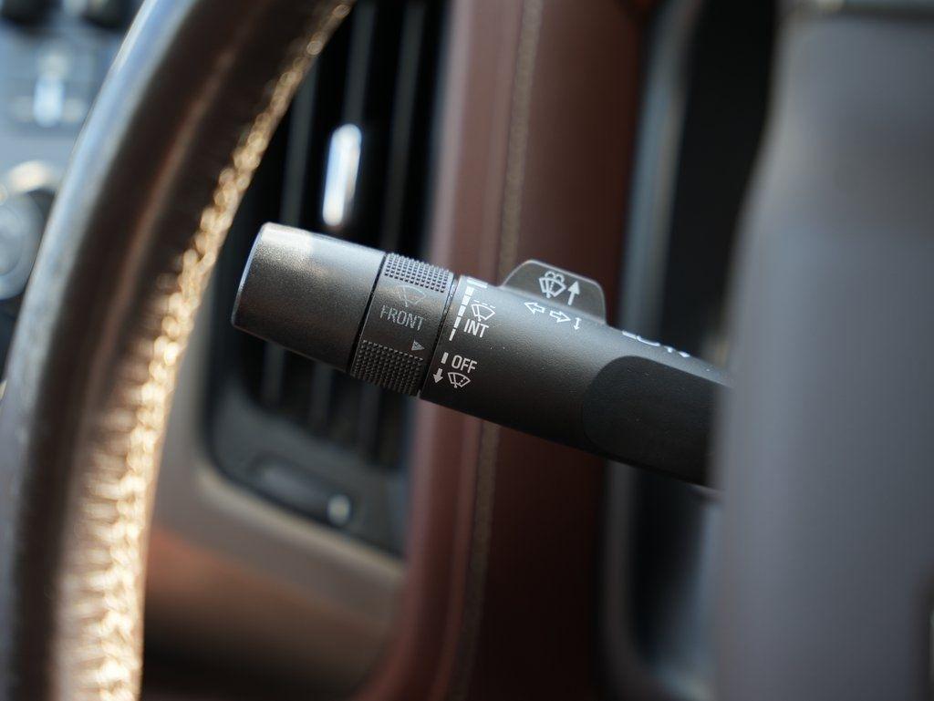 Chevrolet Silverado 3500HD 4WD Crew Cab 167.7" High Country 2017