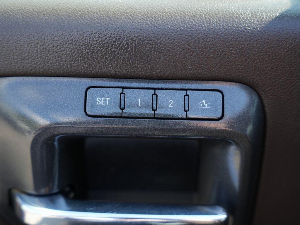 Chevrolet Silverado 3500HD 4WD Crew Cab 167.7" High Country 2017