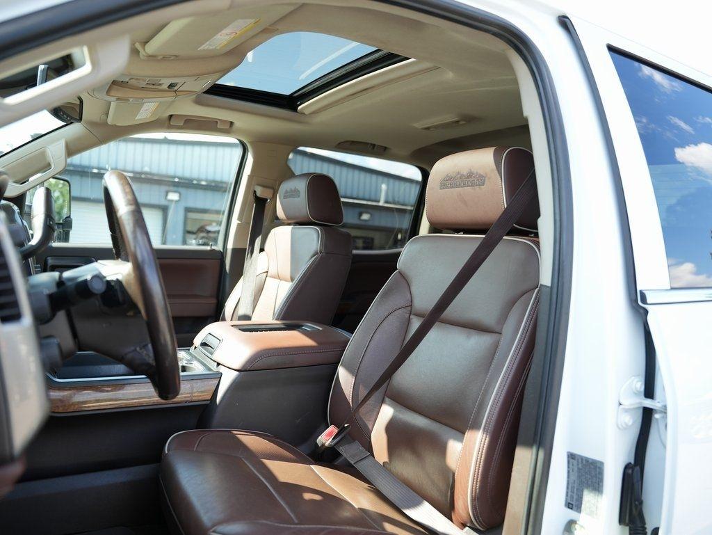 Chevrolet Silverado 3500HD 4WD Crew Cab 167.7" High Country 2017