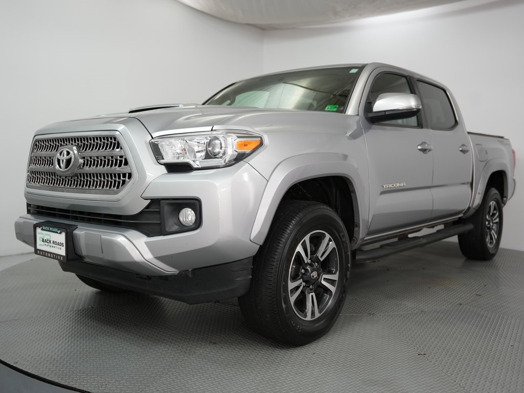 2016 Toyota Tacoma Double Cab V6 SR5 photo 3