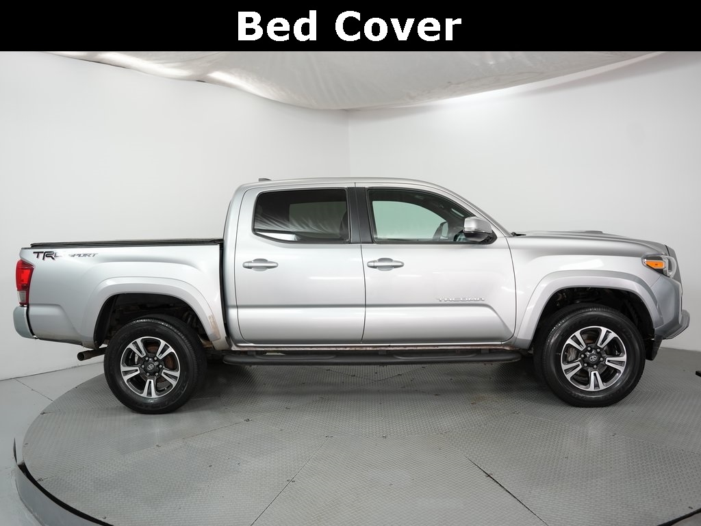 2016 Toyota Tacoma Double Cab V6 SR5 photo 5