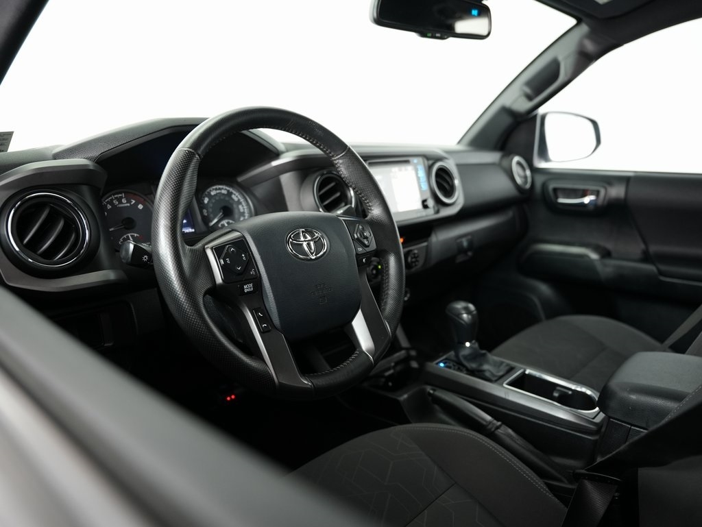 2016 Toyota Tacoma Double Cab V6 SR5 photo 6