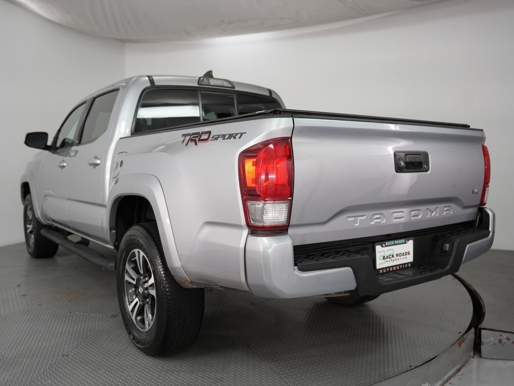 2016 Toyota Tacoma Double Cab V6 SR5 photo 7