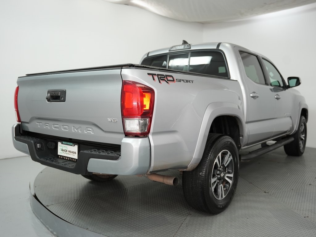 2016 Toyota Tacoma Double Cab V6 SR5 photo 9