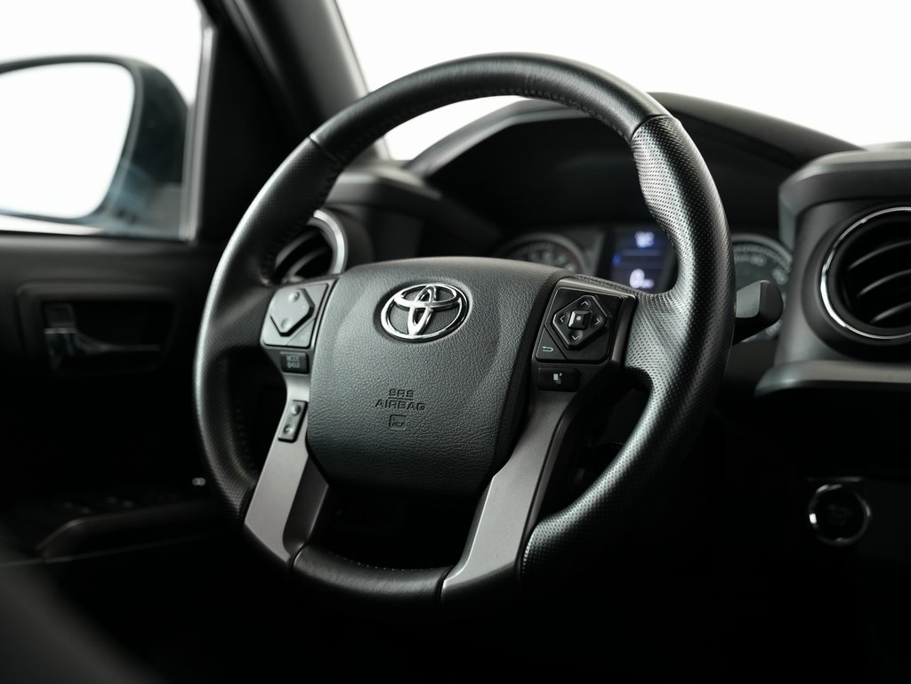 2016 Toyota Tacoma Double Cab V6 SR5 photo 11