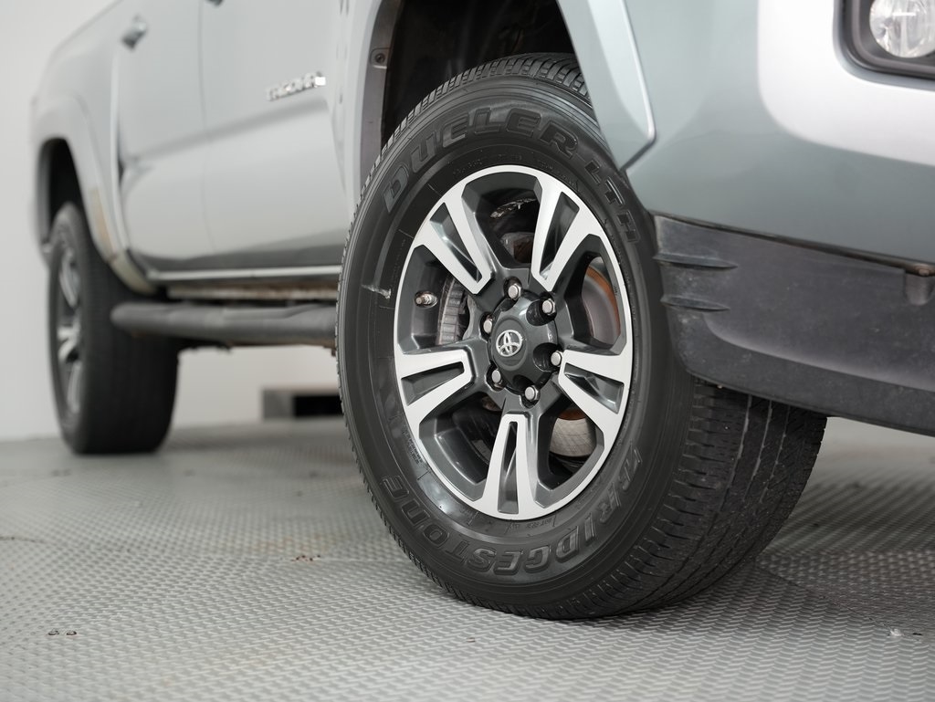 2016 Toyota Tacoma Double Cab V6 SR5 photo 18