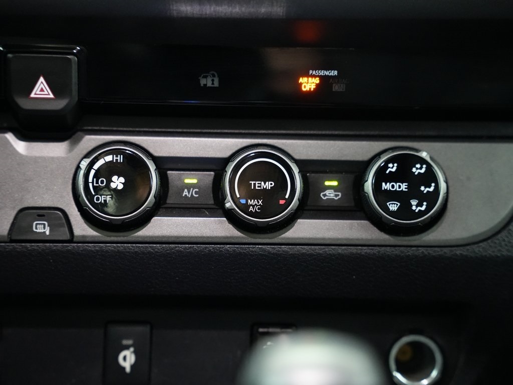 2016 Toyota Tacoma Double Cab V6 SR5 photo 25