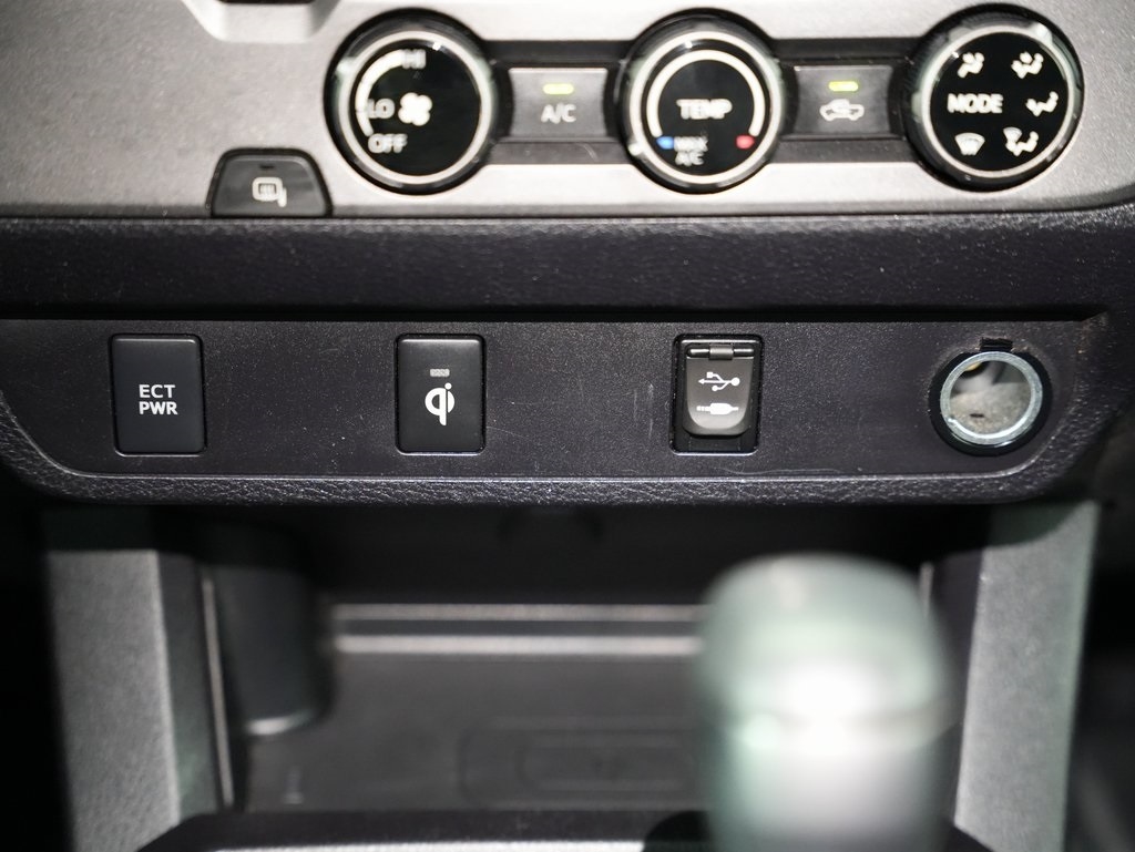2016 Toyota Tacoma Double Cab V6 SR5 photo 26