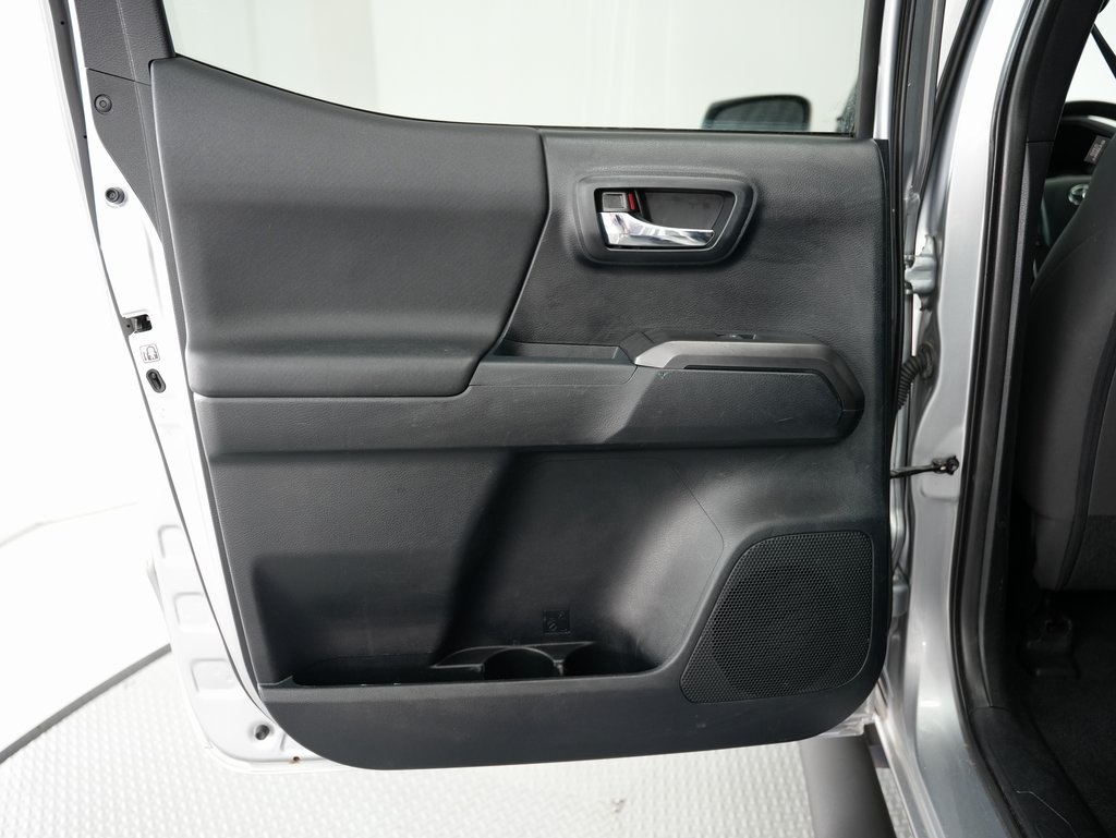 2016 Toyota Tacoma Double Cab V6 SR5 photo 34