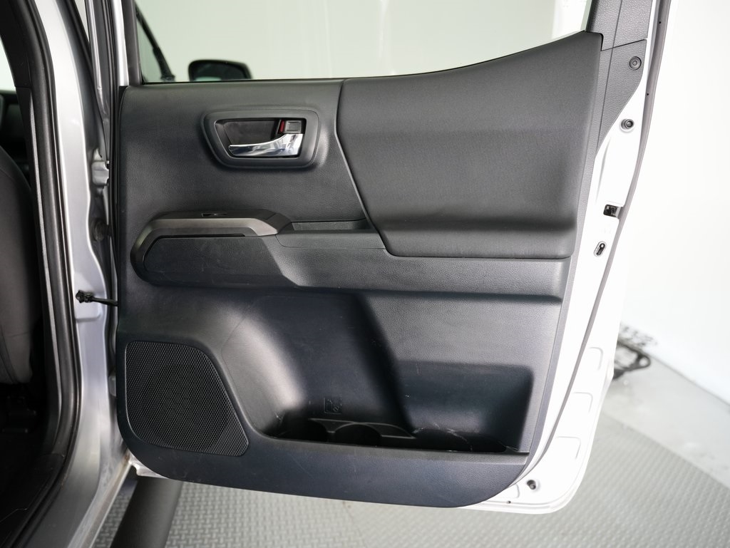 2016 Toyota Tacoma Double Cab V6 SR5 photo 37