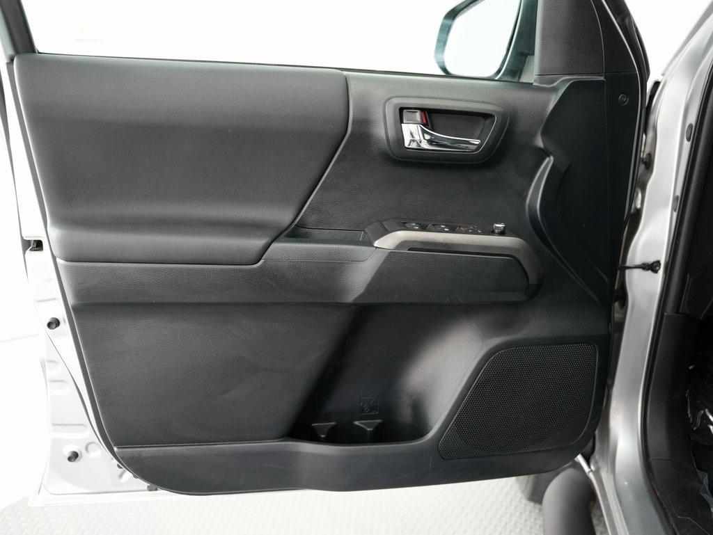 2016 Toyota Tacoma Double Cab V6 SR5 photo 40