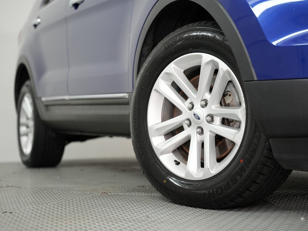 2015 Ford Explorer XLT photo 17