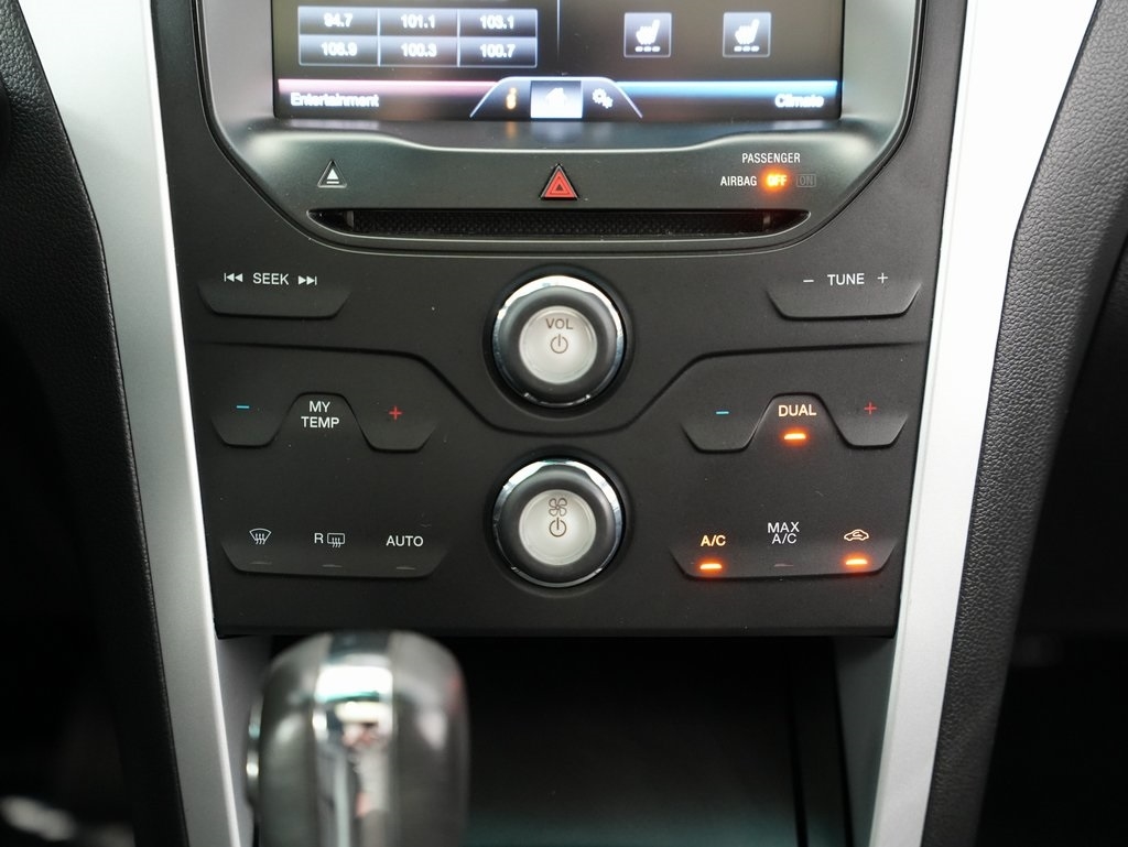 2015 Ford Explorer XLT photo 21
