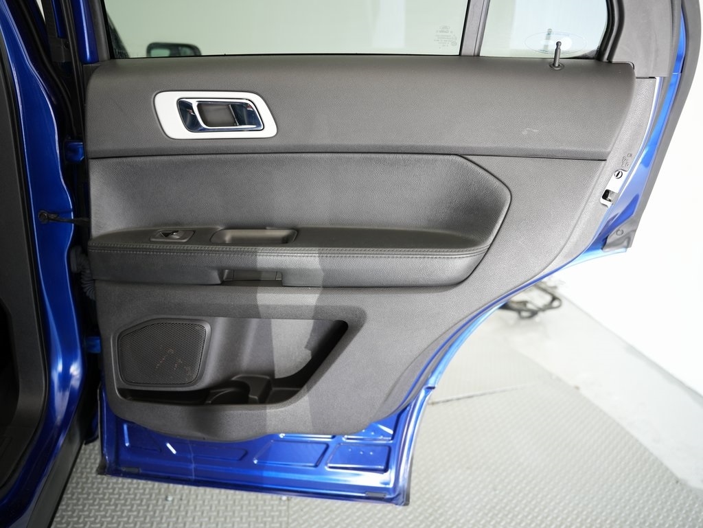 2015 Ford Explorer XLT photo 38