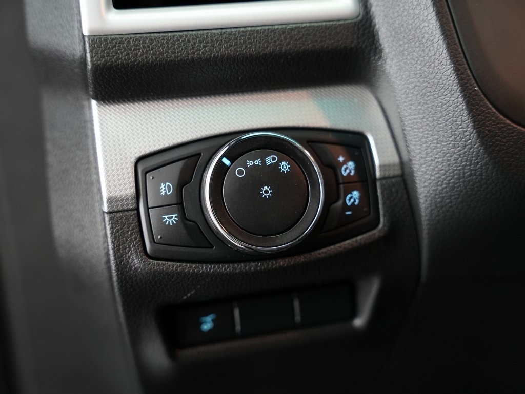 2015 Ford Explorer XLT photo 47