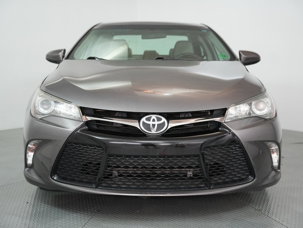 2015 Toyota Camry XLE photo 2