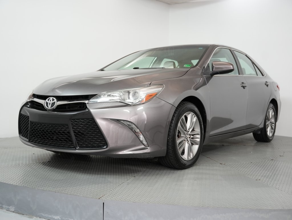 2015 Toyota Camry XLE photo 3