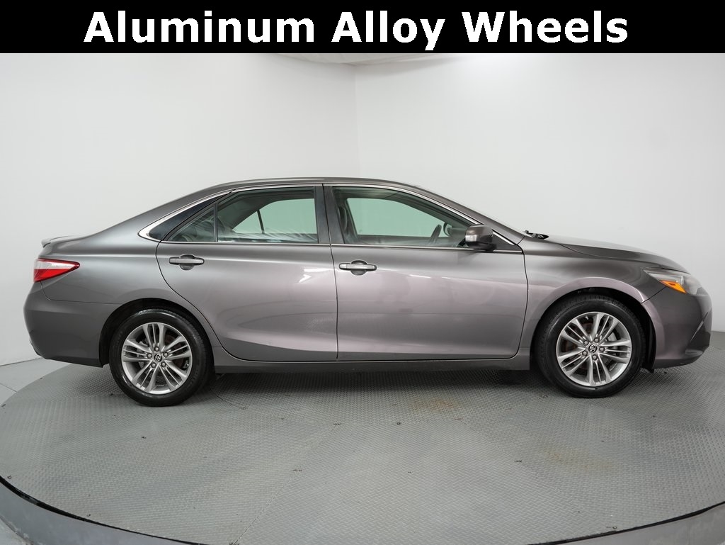 2015 Toyota Camry XLE photo 5