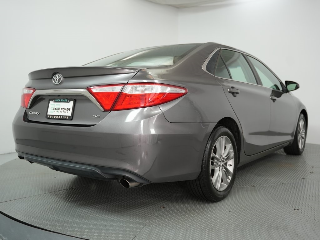 2015 Toyota Camry XLE photo 8