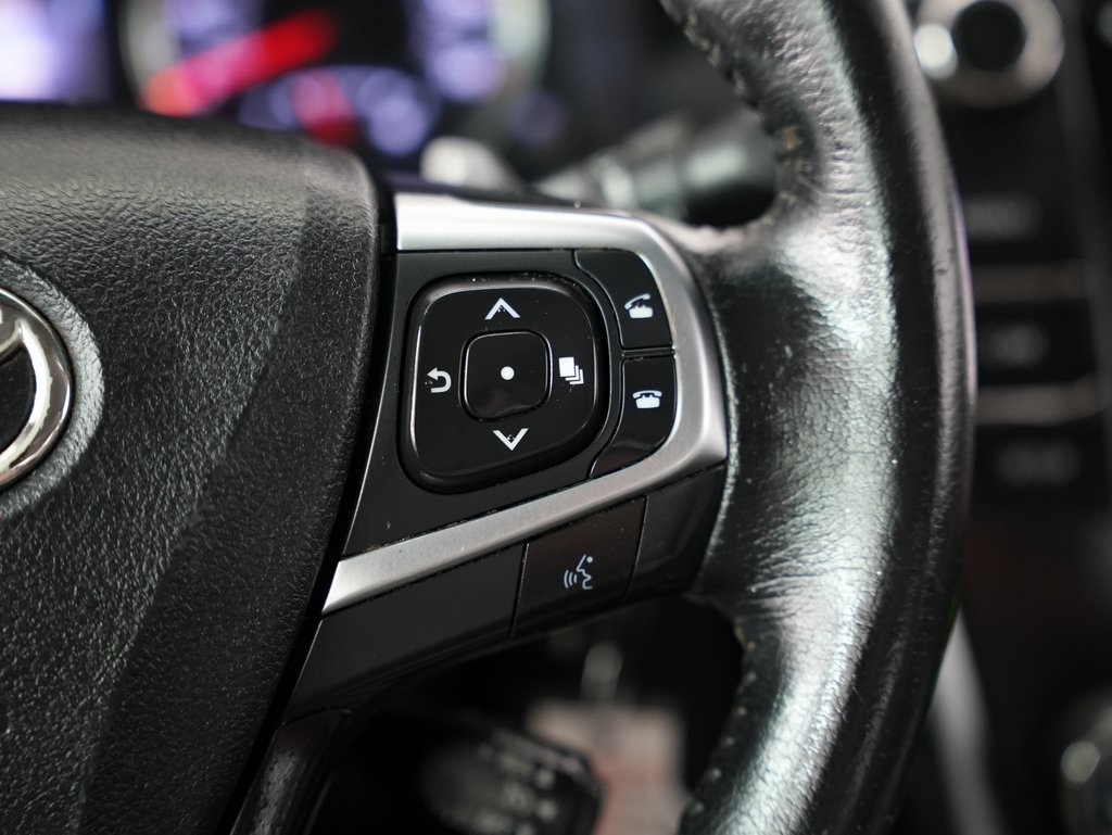 2015 Toyota Camry XLE photo 11