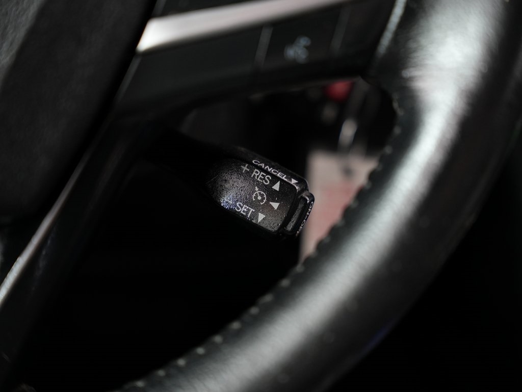 2015 Toyota Camry XLE photo 13