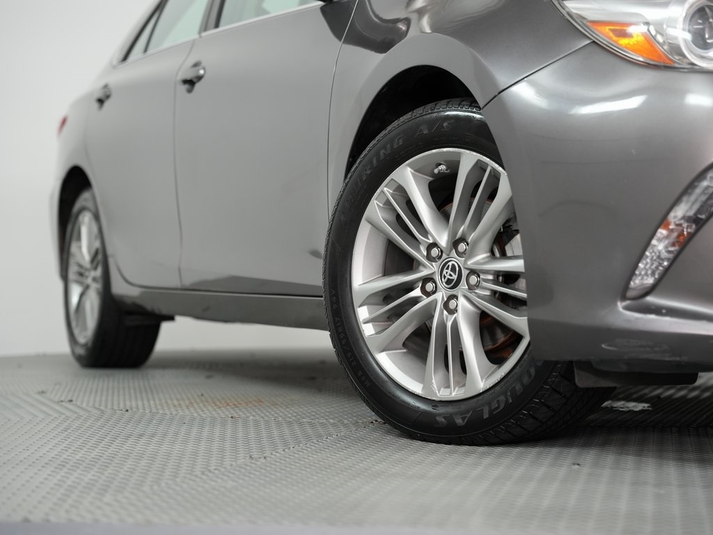 2015 Toyota Camry XLE photo 15