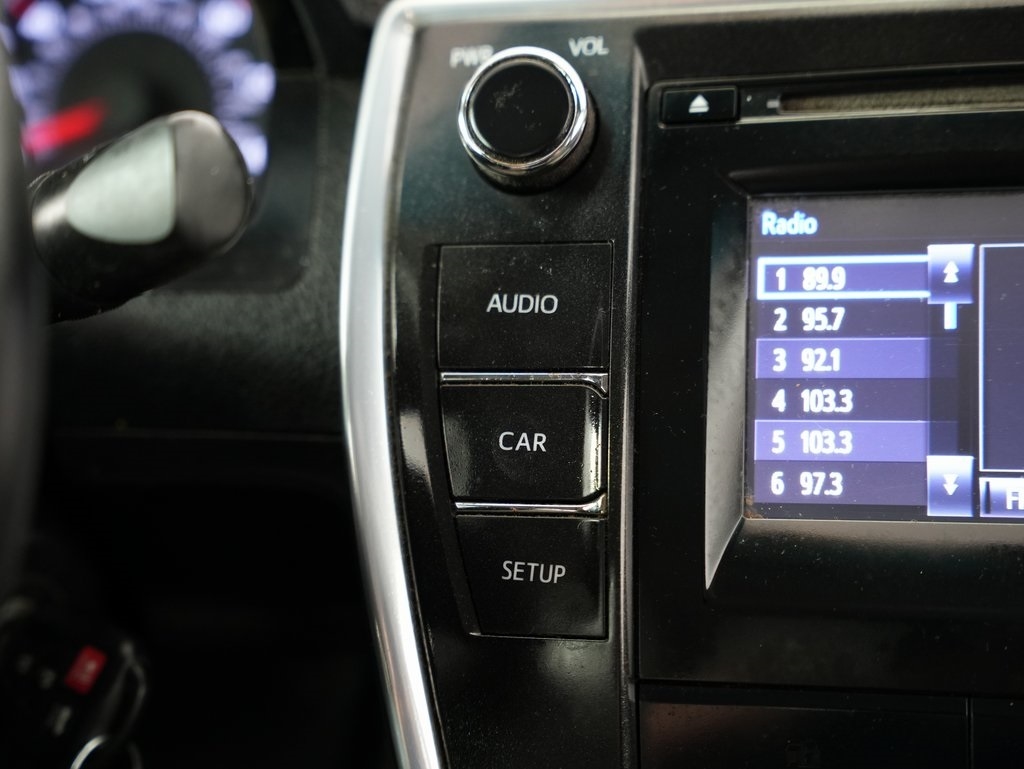 2015 Toyota Camry XLE photo 21