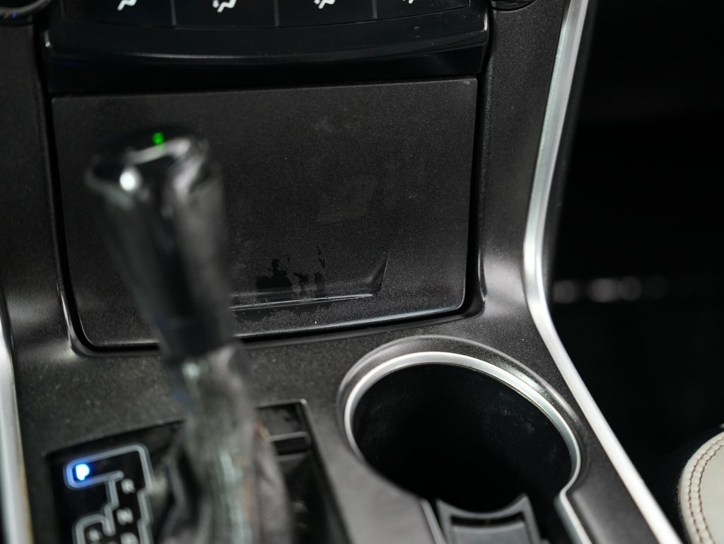 2015 Toyota Camry XLE photo 24