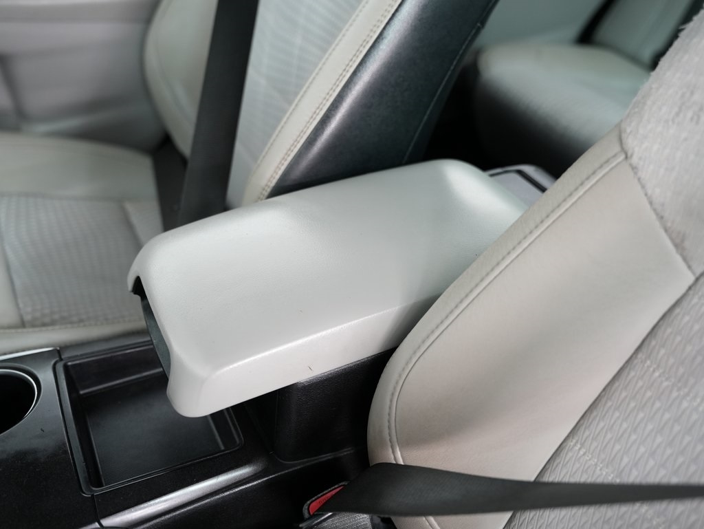 2015 Toyota Camry XLE photo 28