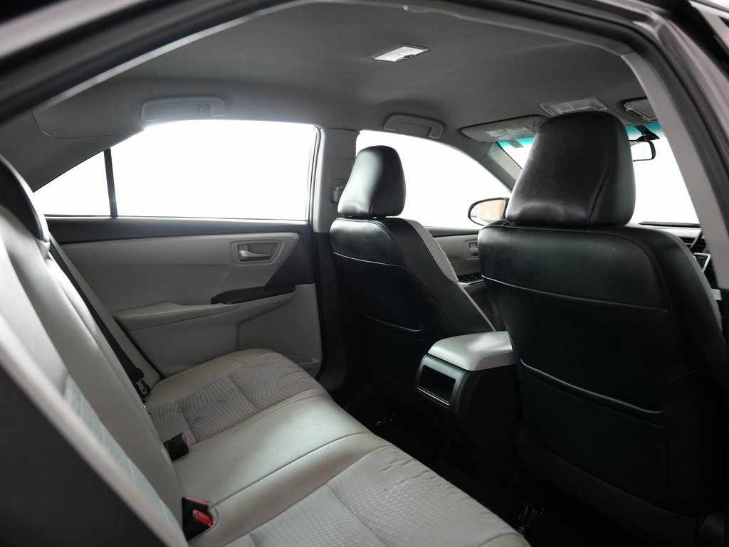 2015 Toyota Camry XLE photo 34
