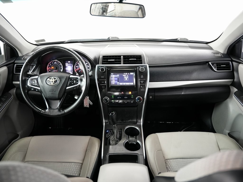 2015 Toyota Camry XLE photo 37