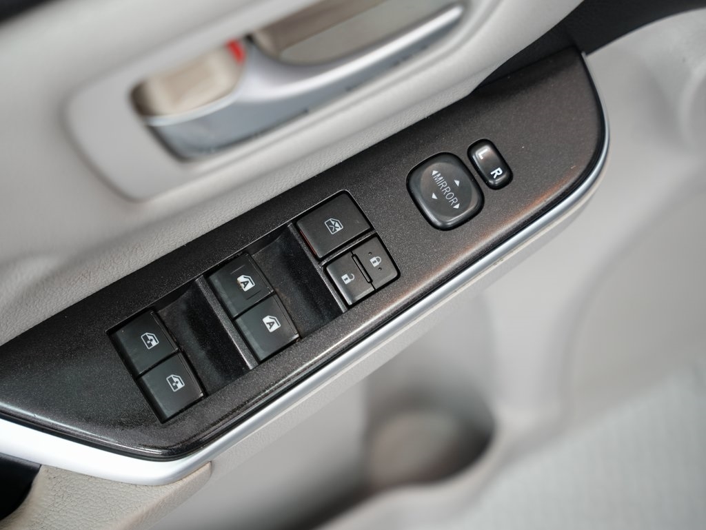 2015 Toyota Camry XLE photo 39