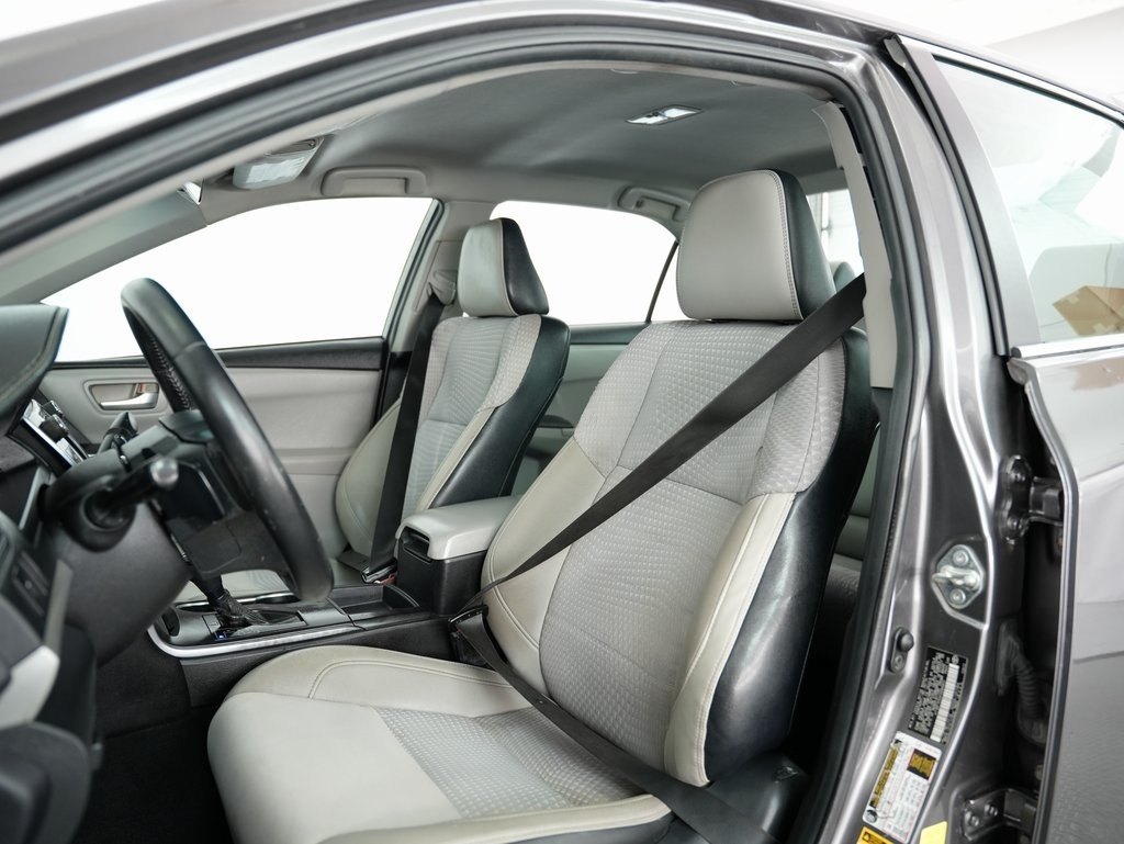 2015 Toyota Camry XLE photo 40