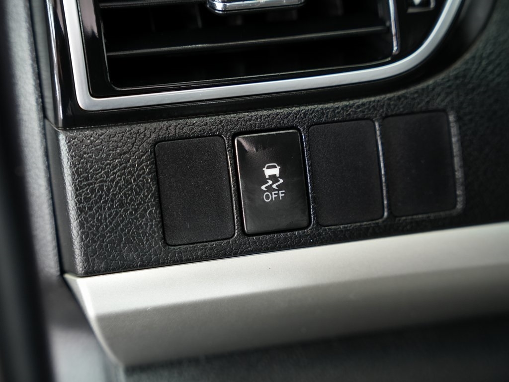 2015 Toyota Camry XLE photo 42